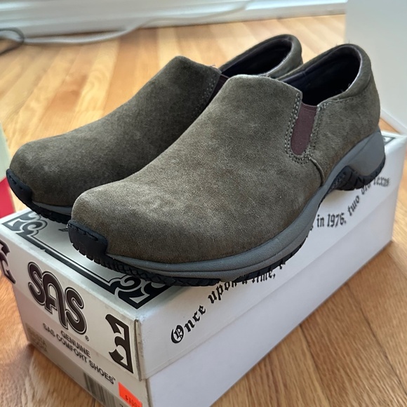 Shoes - Picture 3 of 3